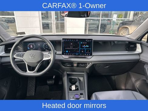 Used 2025 Volkswagen Tiguan SE w/ Panoramic Sunroof Package image 16