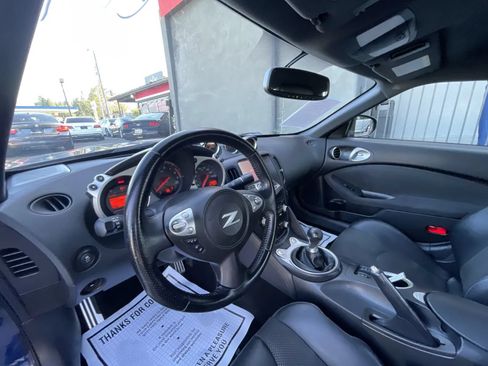 Used 2013 Nissan 370Z Touring w/ Sport Pkg RWD image 9