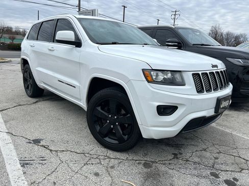 Used 2015 Jeep Grand Cherokee Altitude image 2
