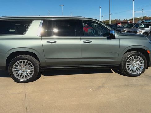 Used 2024 Chevrolet Suburban Premier w/ Max Trailering Package image 2