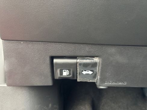 Certified 2025 Nissan Versa SR w/ Trunk Package image 20