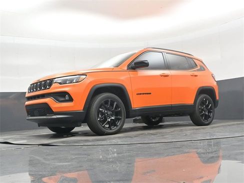 New 2026 Jeep Compass Latitude w/ Mopar Graphics Package image 40