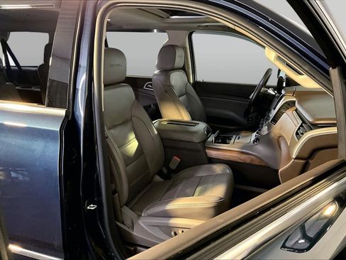 Used 2020 GMC Yukon XL Denali w/ Denali Premium Package AWD/4WD image 8