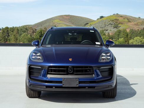 Certified 2026 Porsche Macan AWD/4WD image 3
