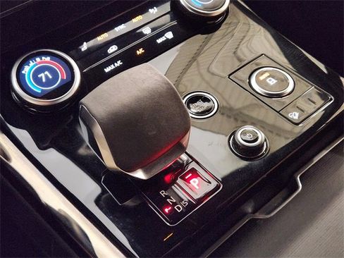 Used 2023 Land Rover Range Rover Sport SE Dynamic image 20