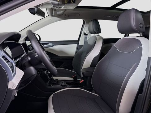 New 2025 Volkswagen Taos SE image 20