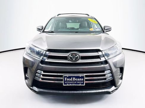 Used 2019 Toyota Highlander Limited AWD/4WD image 2