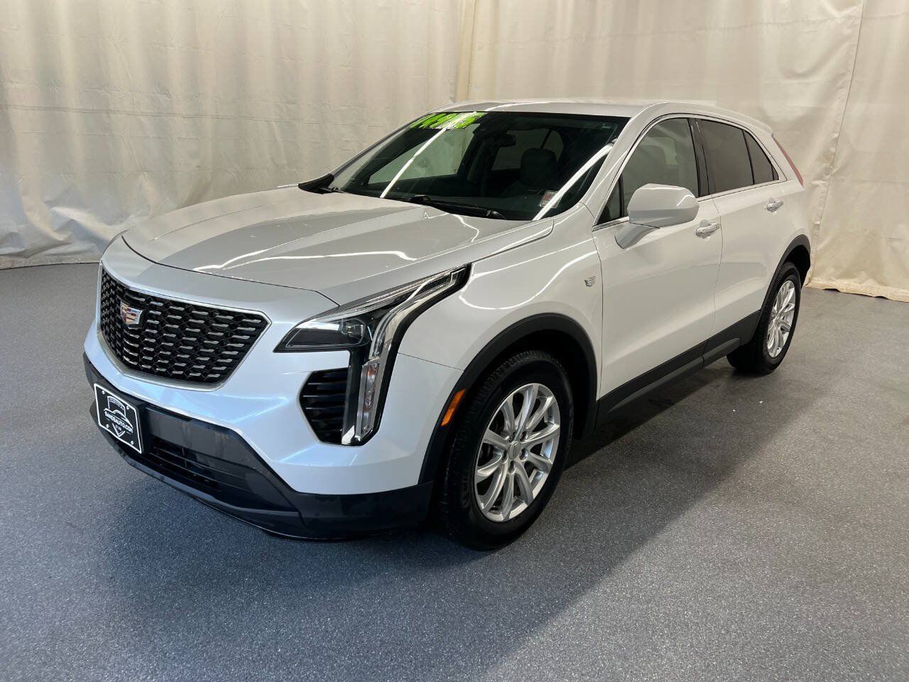 Used 2019 Cadillac XT4 Luxury w/ Cold Weather Package AWD/4WD image 1