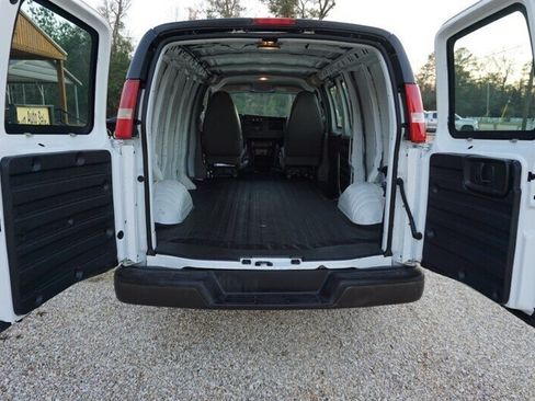 Used 2010 Chevrolet Express 1500 RWD image 27