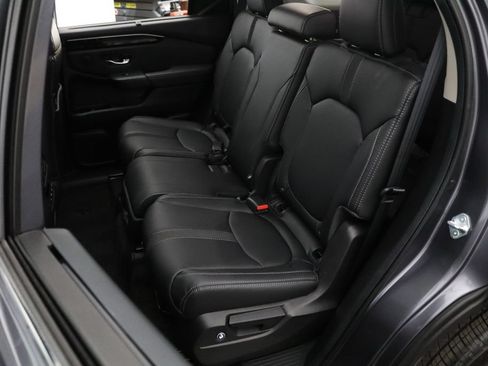 Used 2024 Honda Pilot Touring image 10