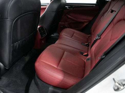 Certified 2022 Porsche Macan image 28