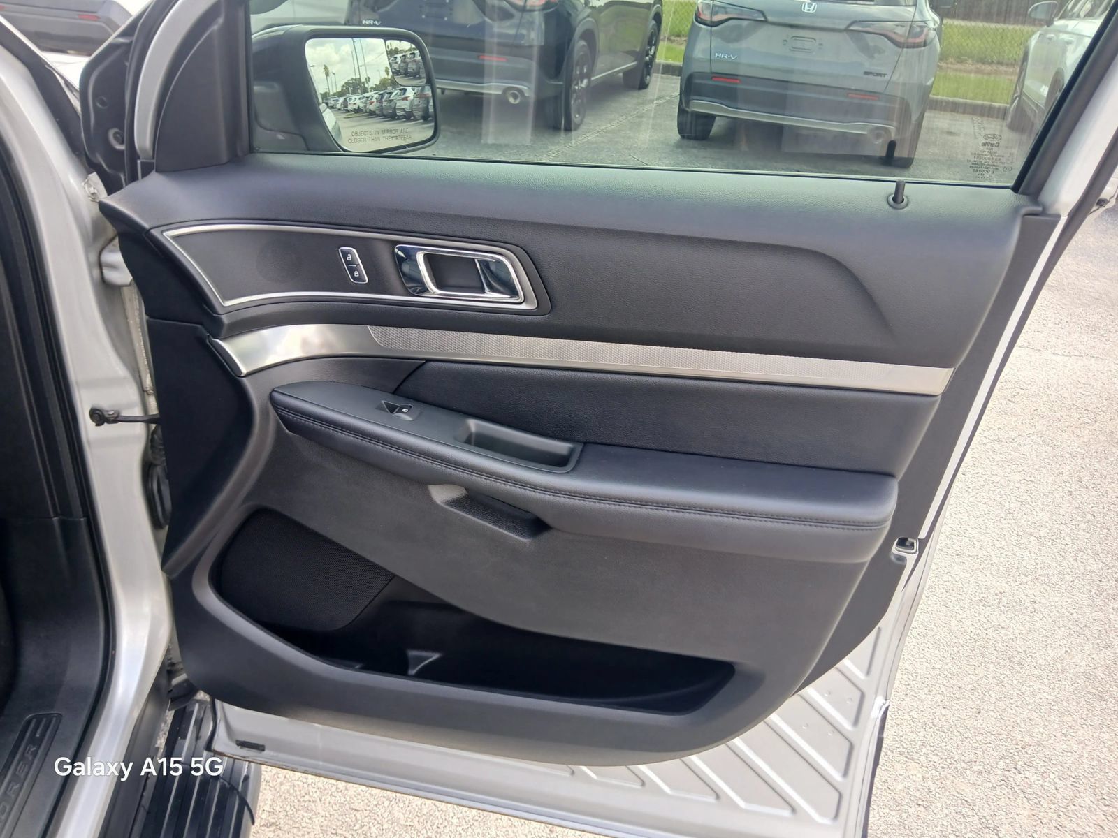 Used 2018 Ford Explorer XLT w/ Equipment Group 202A AWD/4WD image 20