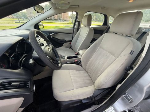 Used 2017 Ford Focus SE FWD image 13