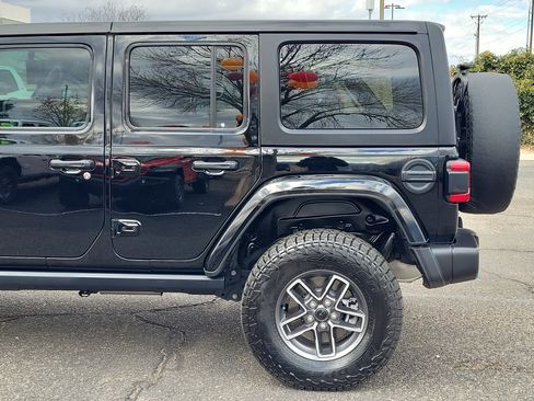 Used 2023 Jeep Wrangler Unlimited Sahara w/ Cold Weather Group image 4