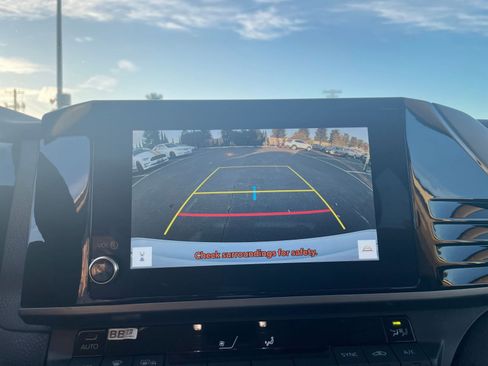 Used 2025 Toyota Camry LE image 17