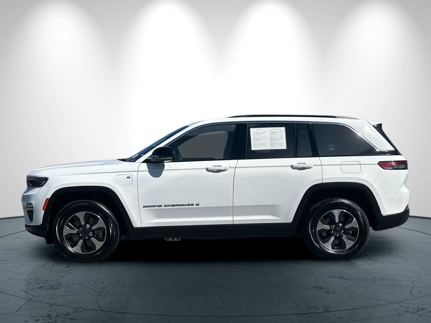 Used 2024 Jeep Grand Cherokee Limited 4xe AWD/4WD image 7