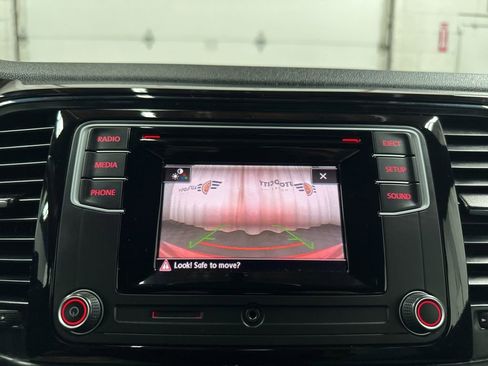 Used 2019 Volkswagen Beetle 2.0T S image 27