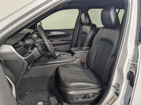 New 2025 Jeep Grand Cherokee L Altitude RWD image 14