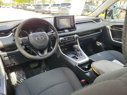 Used 2021 Toyota RAV4 LE FWD image 10