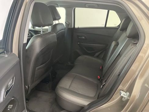 Used 2022 Chevrolet Trax LT w/ Sport Edition image 8