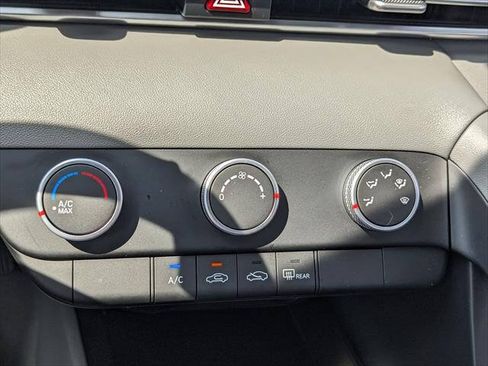 Used 2021 Hyundai Elantra SE FWD image 26