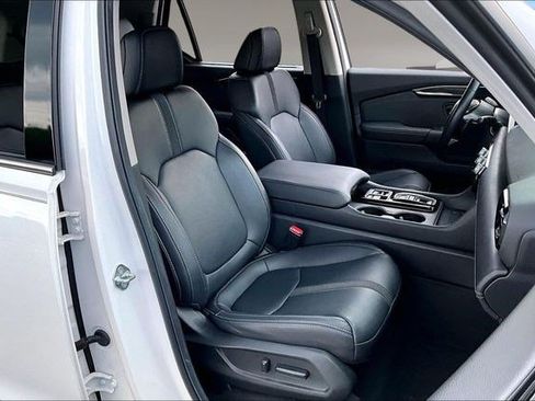 Certified 2025 Honda Pilot Touring image 27