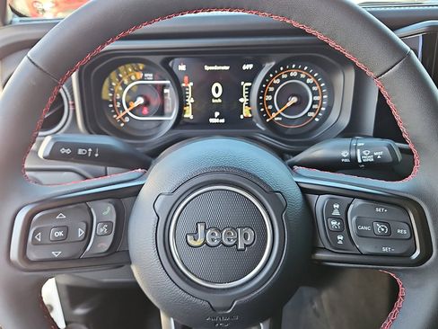 Used 2024 Jeep Gladiator Rubicon w/ Technology Group image 11