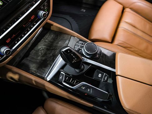 Used 2019 BMW 540i w/ M Sport Package image 33