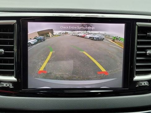 Used 2022 Chrysler Pacifica Touring-L image 19