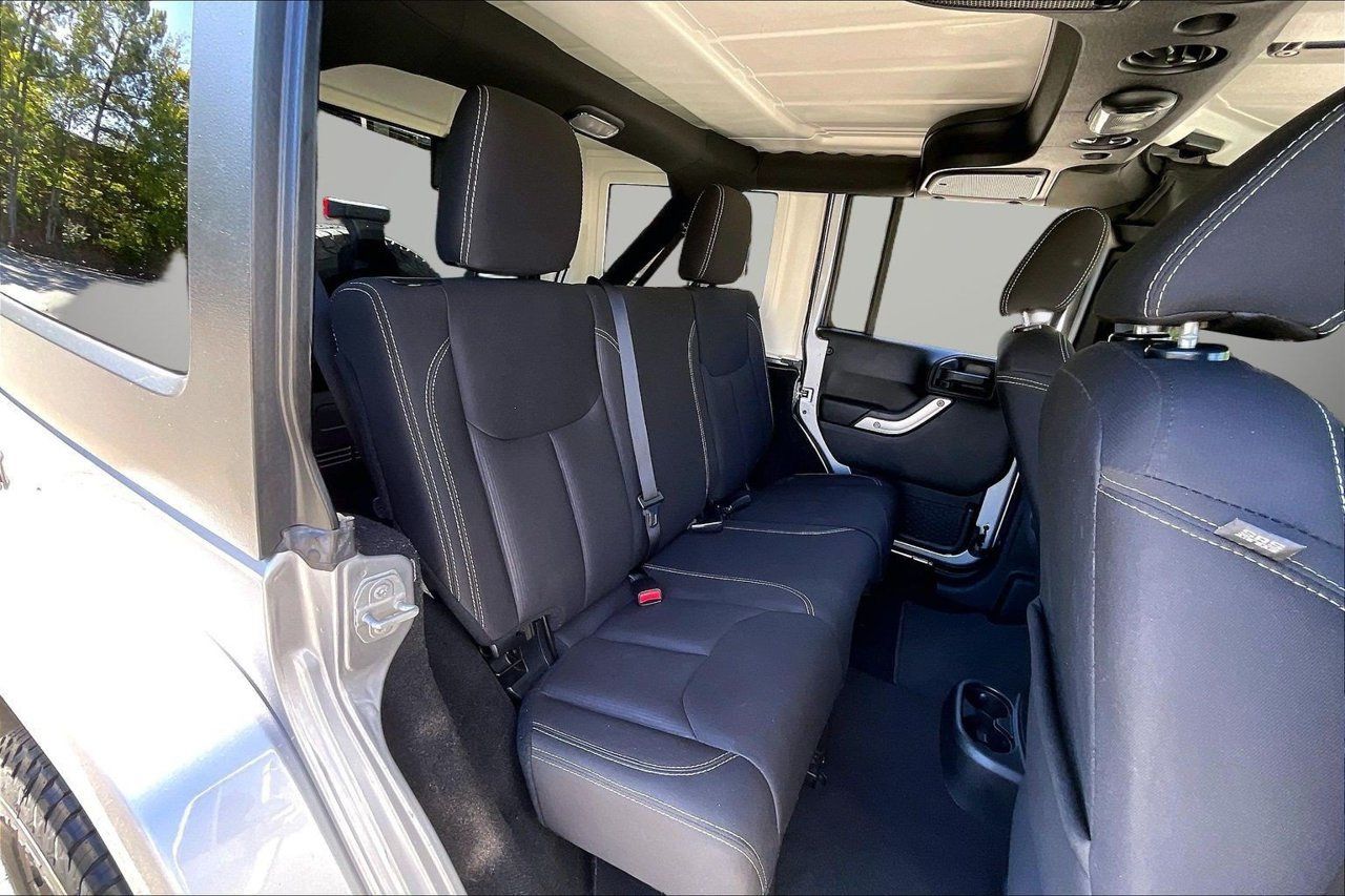 Certified 2018 Jeep Wrangler Unlimited Sahara AWD/4WD image 20