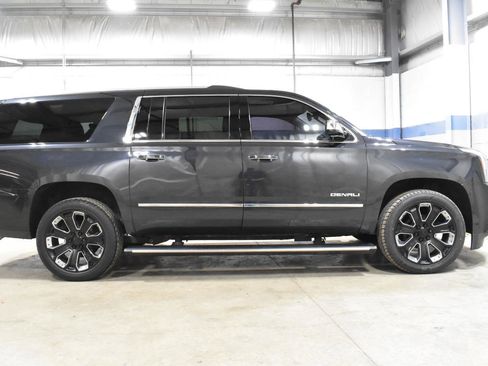 Used 2020 GMC Yukon XL Denali w/ Denali Ultimate Black Edition image 31