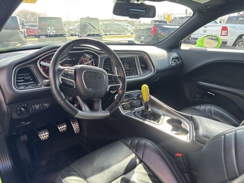 Used 2015 Dodge Challenger SRT Hellcat RWD image 17