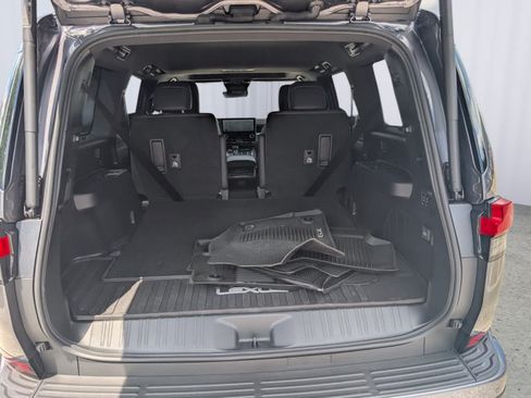 Used 2026 Lexus GX 550 w/ Accessory Package (2T) AWD/4WD image 12