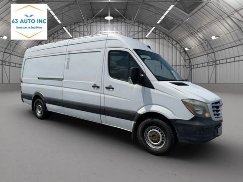 Used 2014 Freightliner Sprinter 2500 RWD image 4
