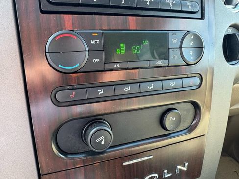 Used 2006 Lincoln Mark LT 4x4 image 25