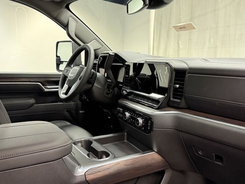 New 2026 GMC Sierra 2500 SLT image 16