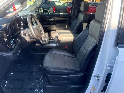 Used 2024 Chevrolet Silverado 1500 ZR2 w/ Technology Package AWD/4WD image 9