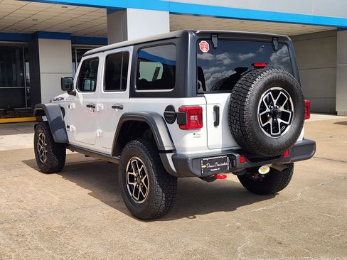 Used 2025 Jeep Wrangler Unlimited Rubicon AWD/4WD image 8