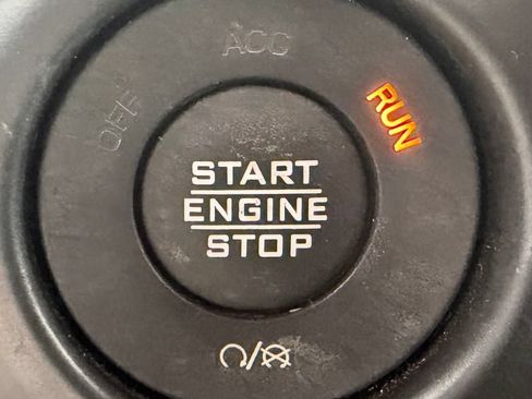 Used 2022 Jeep Wrangler Unlimited Sahara w/ Cold Weather Group AWD/4WD image 18