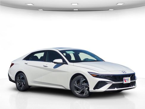 New 2025 Hyundai Elantra SEL image 10