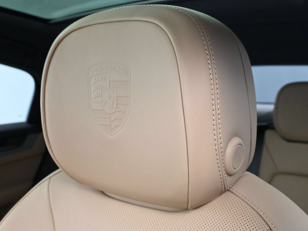 Certified 2026 Porsche Cayenne E-Hybrid Coupe AWD/4WD image 20