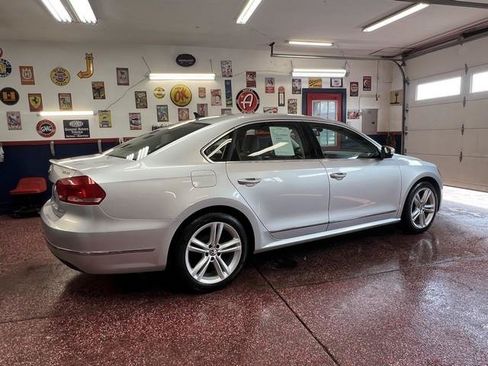 Used 2015 Volkswagen Passat TDI SEL Premium FWD image 3