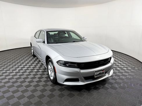 Used 2019 Dodge Charger SXT w/ Leather Interior Group image 4