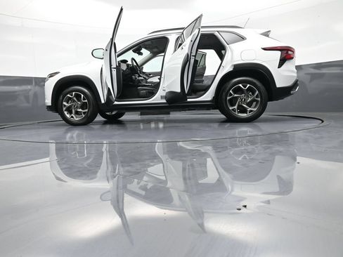 Used 2025 Chevrolet Trax LT w/ LT Convenience Package FWD image 48