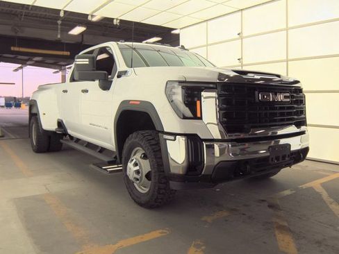 Used 2024 GMC Sierra 3500 Pro w/ Fleet Convenience Package image 3