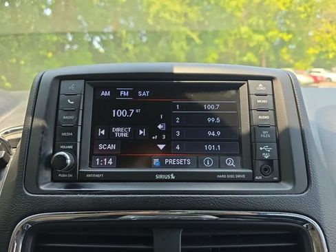 Used 2018 Dodge Grand Caravan SXT FWD image 26