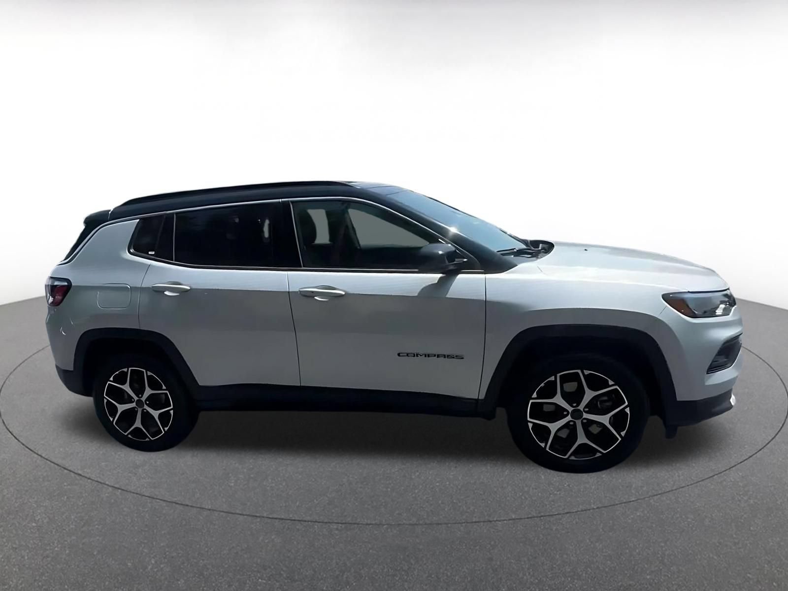 Used 2025 Jeep Compass Limited AWD/4WD image 15