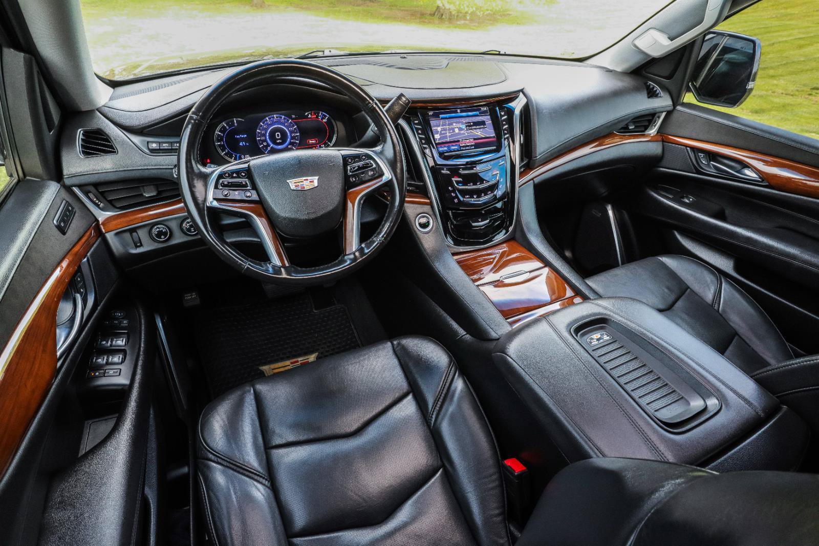 Used 2018 Cadillac Escalade Luxury AWD/4WD image 30