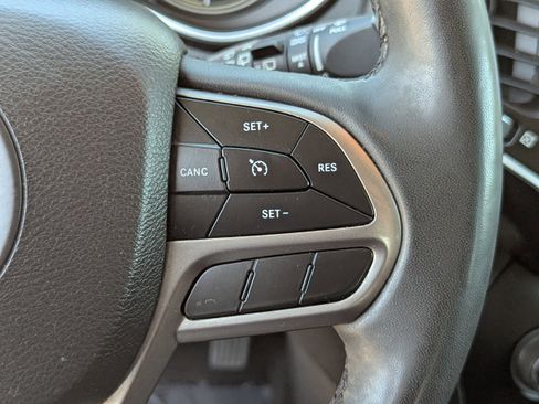 Used 2021 Jeep Cherokee Latitude Plus image 32