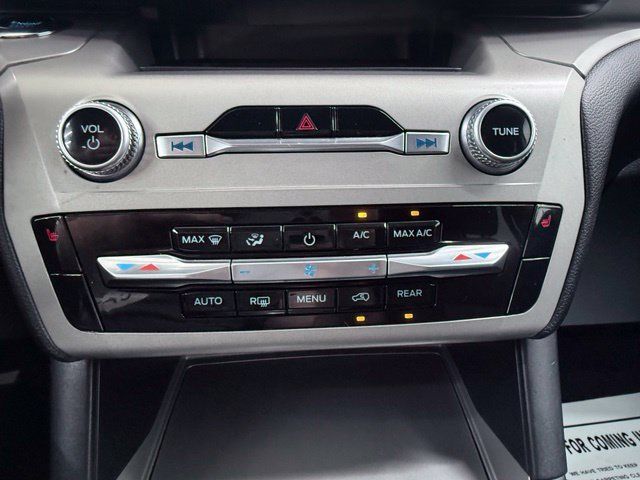 Used 2022 Ford Explorer XLT w/ Class IV Trailer Tow Package RWD image 27